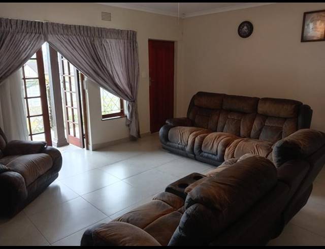 3 BEDROOM SIMPLEX FOR SALE IN ESCOMBE